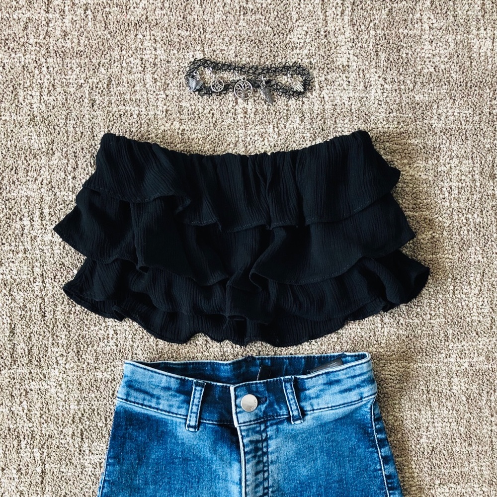 LIKE🆕Forever 21 Black Ruffle Tube Top